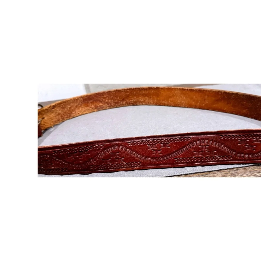 Vintage Mens Brown Tooled Leather Western Belt Horseshoe Buckle 53 Inch Long